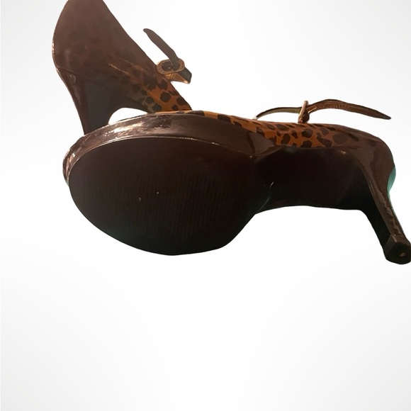 Gianni‎ Bini Leopard Print Peep Toe Heels - Picture 3 of 4